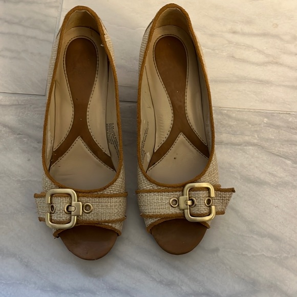 Naturalizer wedge open toe shoe size 6 - Picture 1 of 5